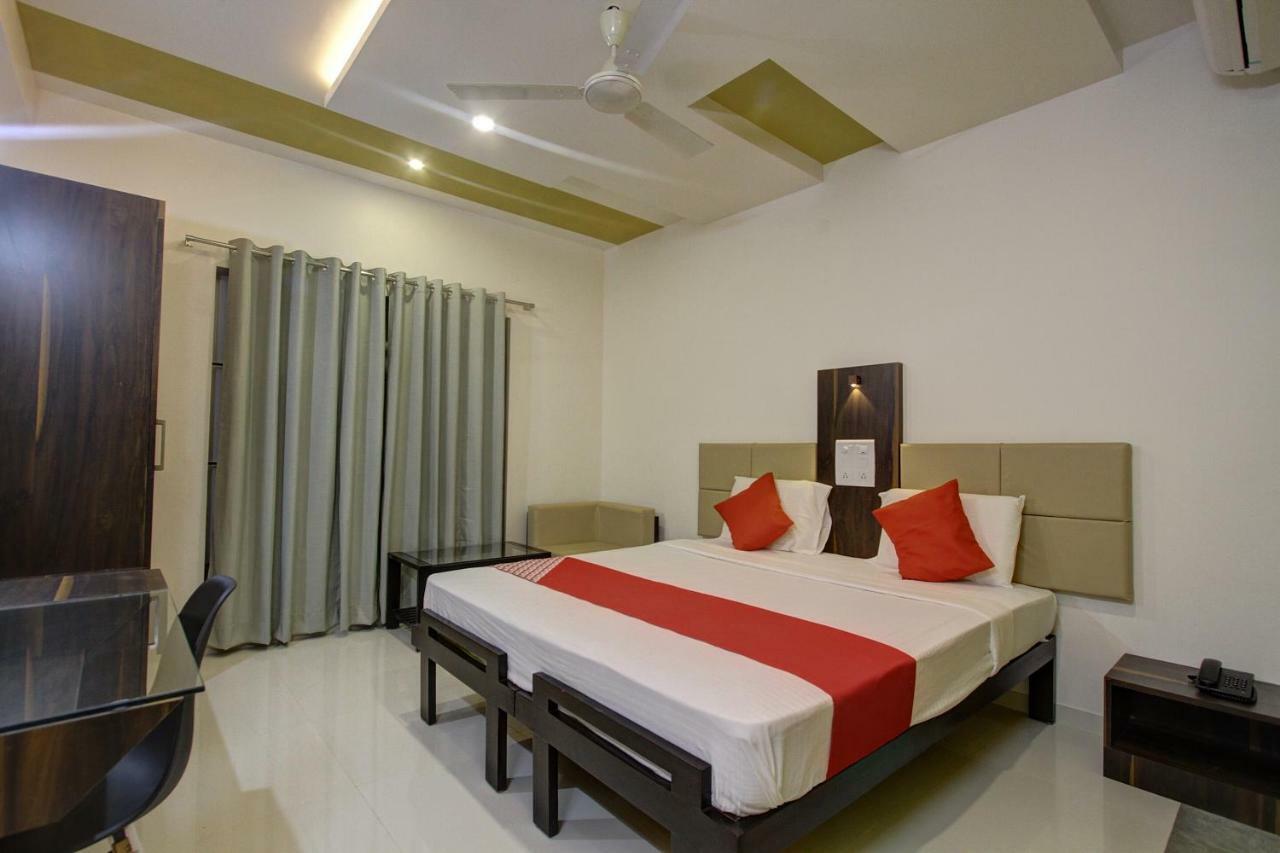 Oyo 39568 Alekha Gateway Hotel Sirsi ภายนอก รูปภาพ